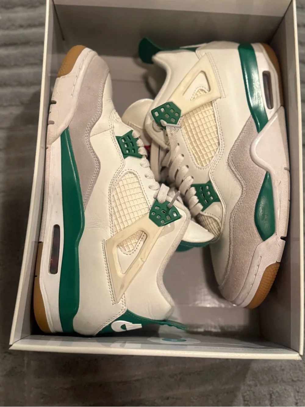Air Jordan 4 Retro SB Pine Green Size 9